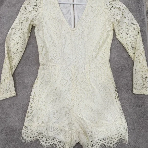 Lace romper - Picture 1 of 4